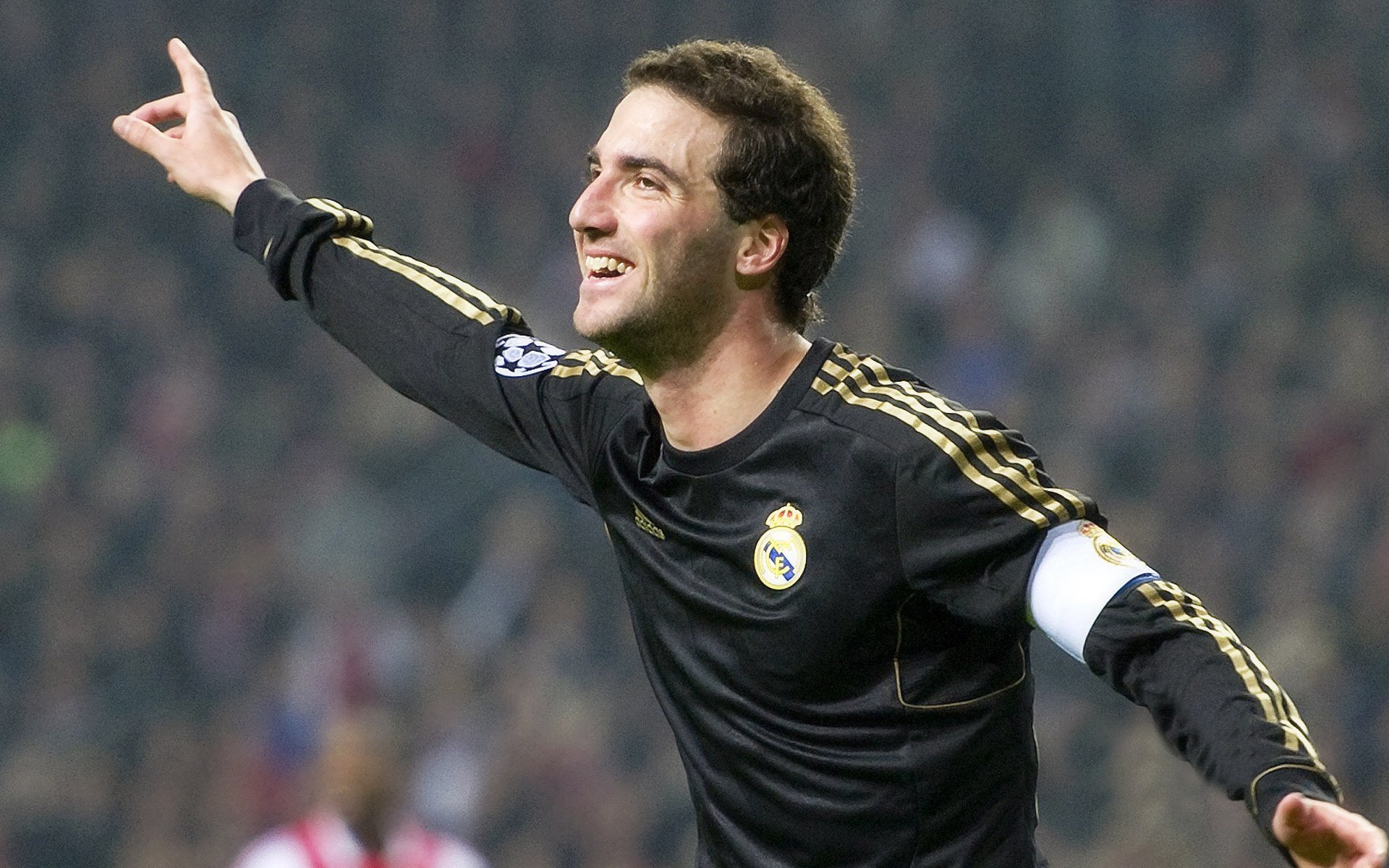 【互动抽奖】粉丝现场参与赢取签名球衣，谁的签名球衣会升值